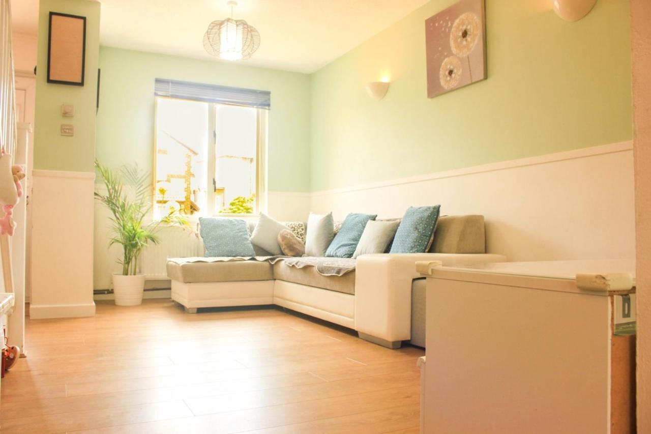 Welcome Home Twin Bedroom Near Heathrow Airport, London Yiewsley Kültér fotó
