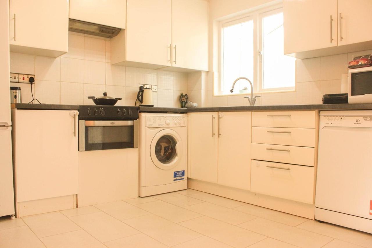 Welcome Home Twin Bedroom Near Heathrow Airport, London Yiewsley Kültér fotó